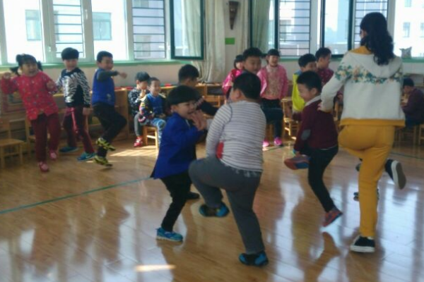 金摇篮幼儿园加盟多少钱？