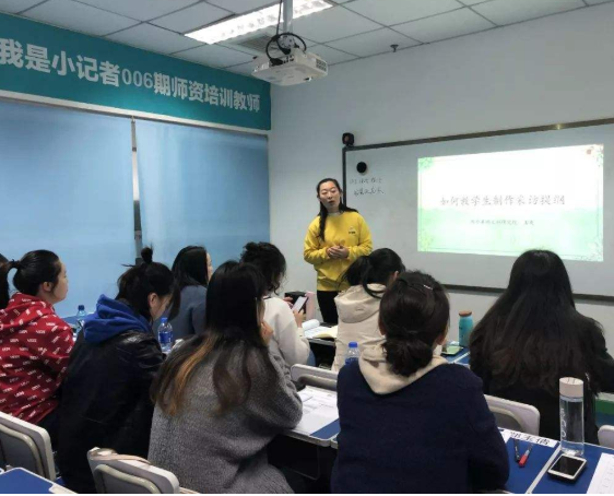 两个黄鹂教育加盟费用是多少呢？