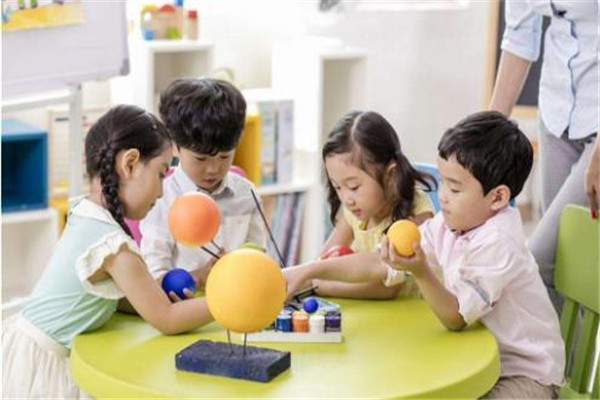 金翅膀幼儿教育加盟费多少钱？