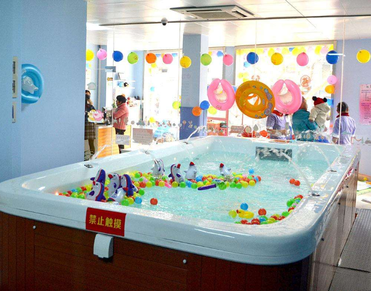 七彩泡泡婴童会所游泳馆加盟费用事多少呢？