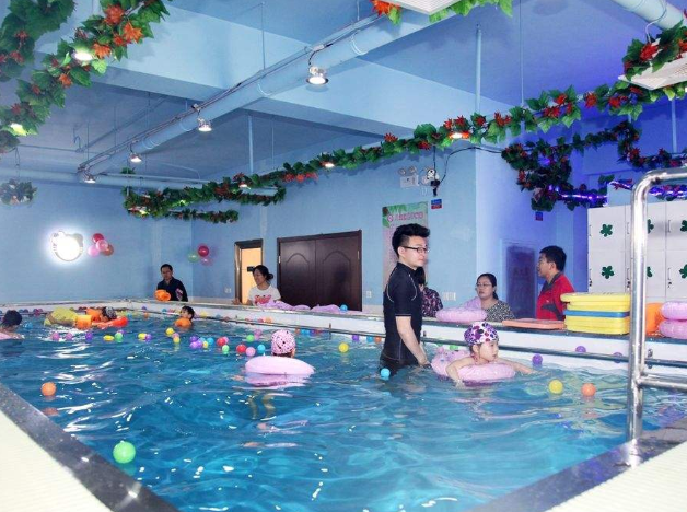 33度婴幼儿游泳馆加盟优势是什么呢？
