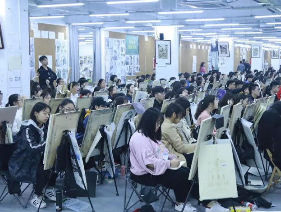 加盟一个大画室需要多少钱？