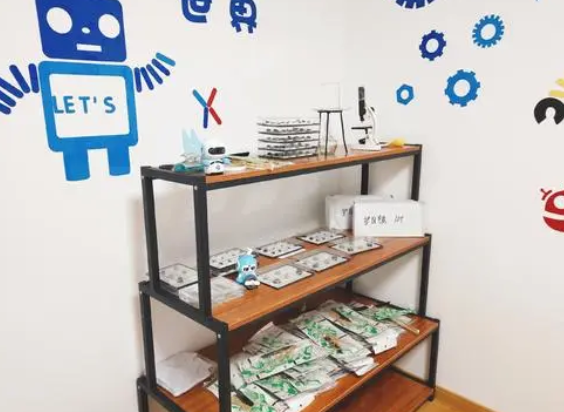 选择小科楠创造力工厂加盟费用少吗？