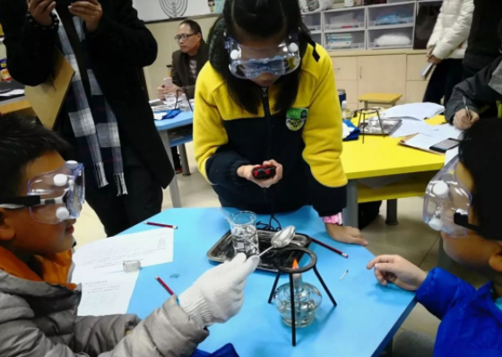 小爱迪生科学培训班加盟费多少？