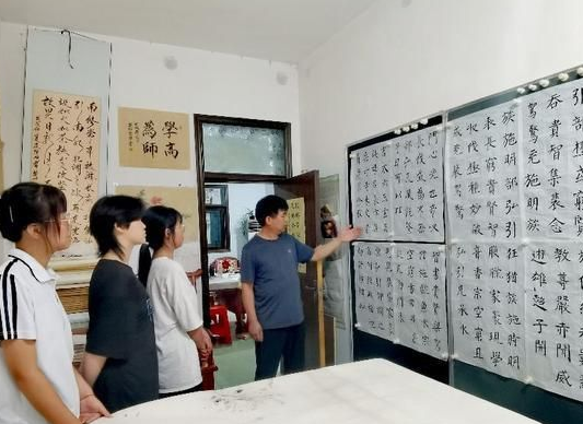 洛艺书苑书画培训中心加盟多少钱？