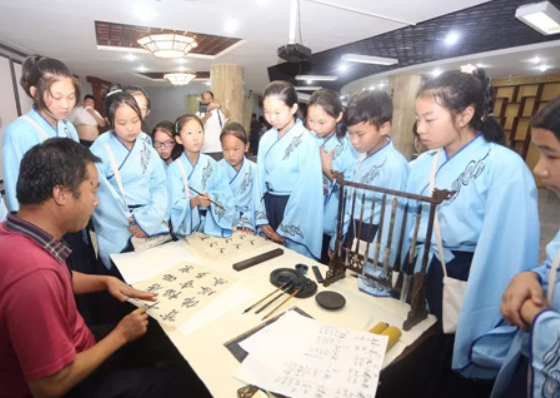 聆羽琴棋书画苑加盟费多少钱？