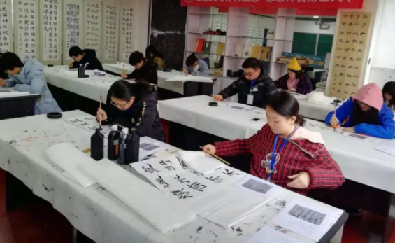 蓝天书画培训加盟费多少钱？