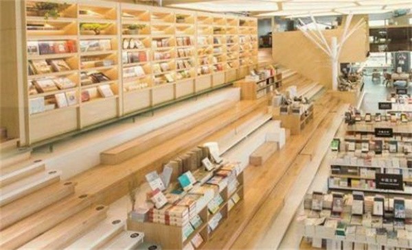 两两书店的品牌优势是什么？