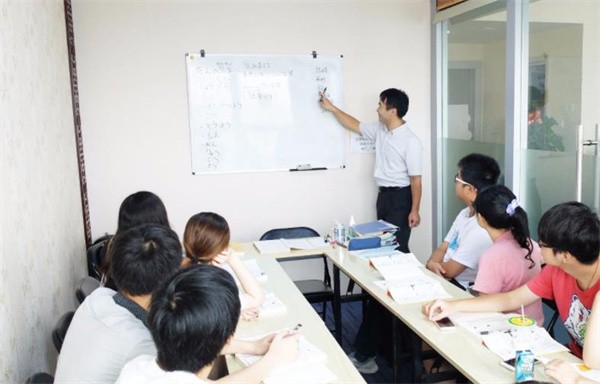 日语培训班加盟费是多少？