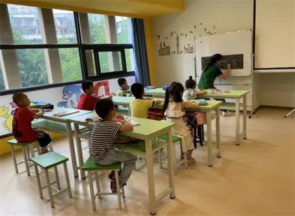 办一个托管班加盟费是多少？
