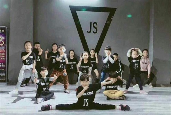 加盟js舞蹈室要多少钱?