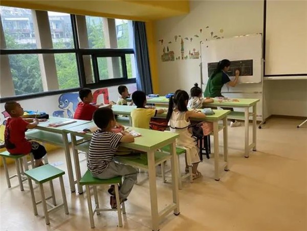 小区托管班幼儿班加盟需要什么手续?