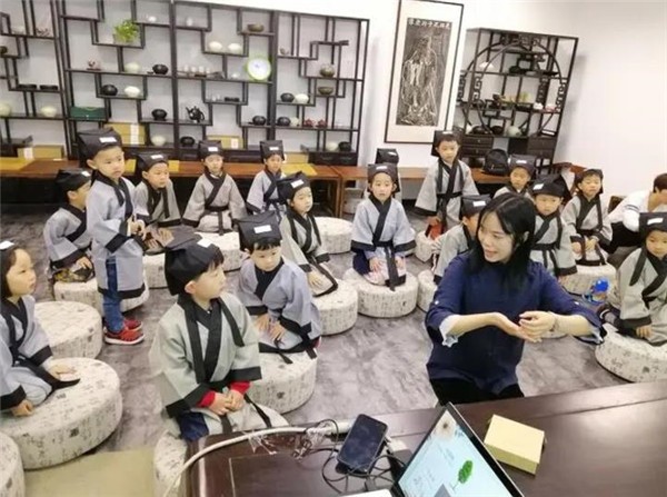 办国学训练班前景如何，需要什么手续？