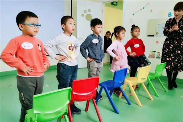 加盟儿童训练班与儿童图书馆哪个挣钱?