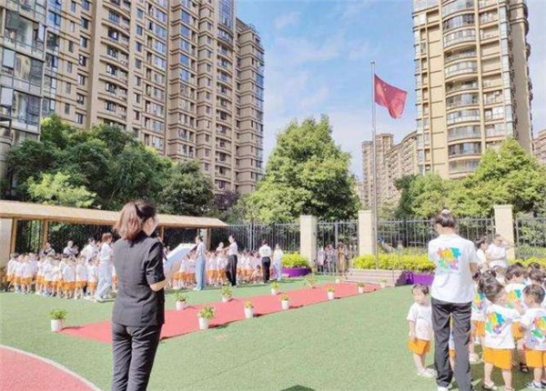 吉的堡幼儿园加盟电话及费用是多少?
