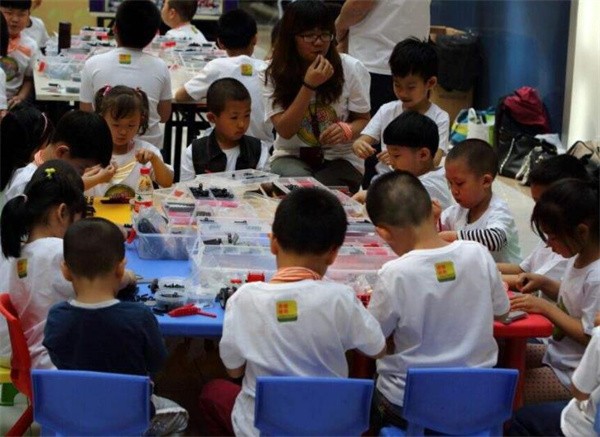 美尹尔机器人加盟费明细是怎么样的?