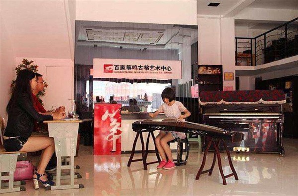 百家筝鸣连锁加盟费是多少？
