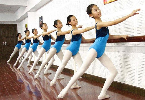 小孩舞蹈培训班怎样加盟？