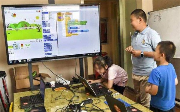 学习编程哪家更有实力？乐博曼少儿编程好不好？