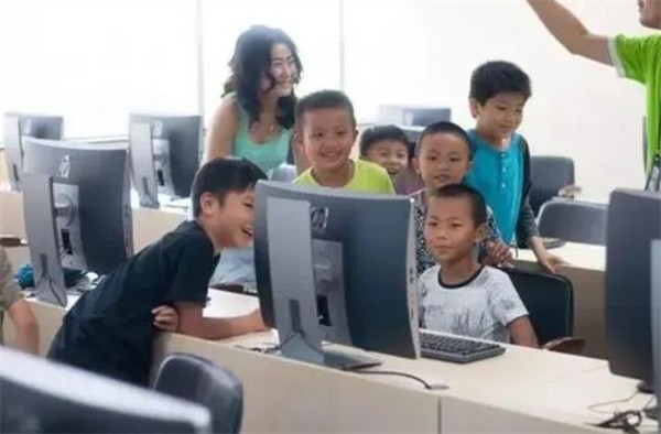 教育行业适合零经验创业者加盟吗？乐博曼少儿编程怎么样？