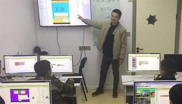 艾科斗少儿编程加盟需要多少钱？