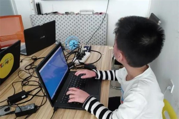 加盟深圳小图灵少儿编程教育有什么优惠政策？