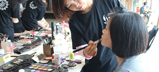 韩国柯模思化妆学校加盟