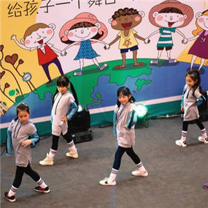 LITTLE UP少儿舞蹈教室加盟