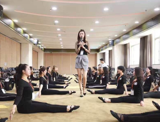 朵雅时尚模特培训学校加盟
