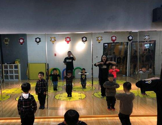 首酷儿童街舞加盟
