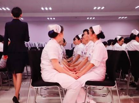 中美英护加盟