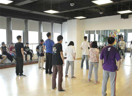 跟我学艺术培训加盟
