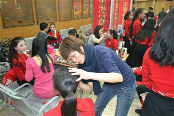 成远化妆培训加盟