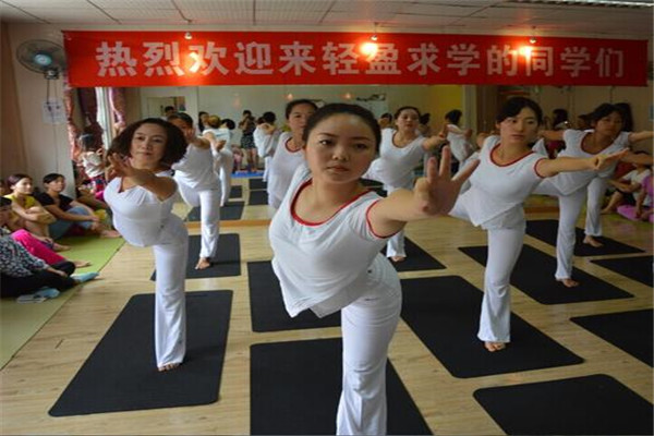 轻盈瑜伽国际连锁机构加盟 轻盈瑜伽国际连锁机构加盟