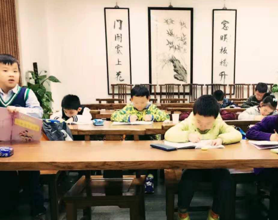 立心国学馆加盟费用是多少？